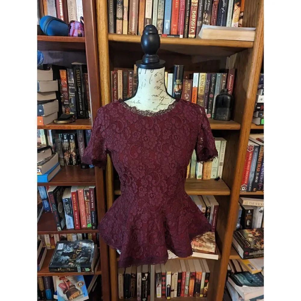 MCGINN purple floral lace peplum top with 1/4 sleeve sz s euc